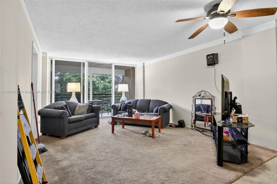 Activo con contrato: $134,900 (2 camas, 2 baños, 975 Pies cuadrados)