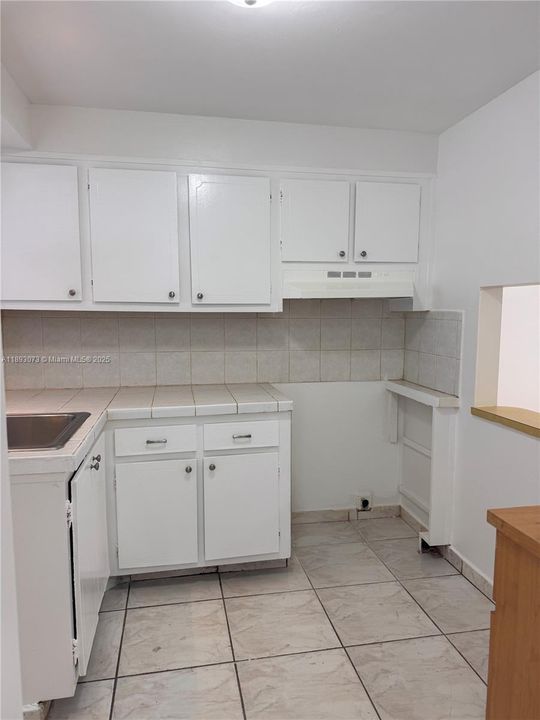 На продажу: $69,999 (1 спален, 1 ванн, 675 Квадратных фут)