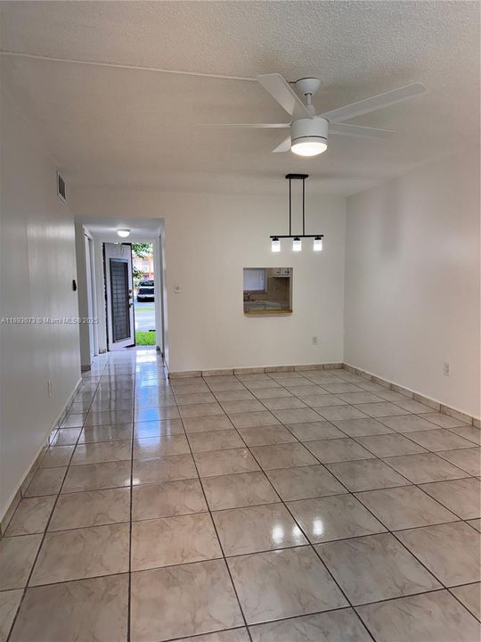 На продажу: $69,999 (1 спален, 1 ванн, 675 Квадратных фут)