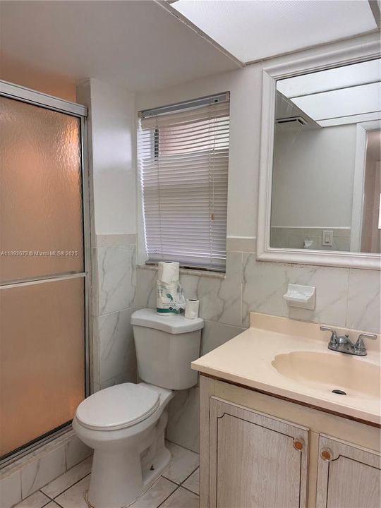 На продажу: $69,999 (1 спален, 1 ванн, 675 Квадратных фут)