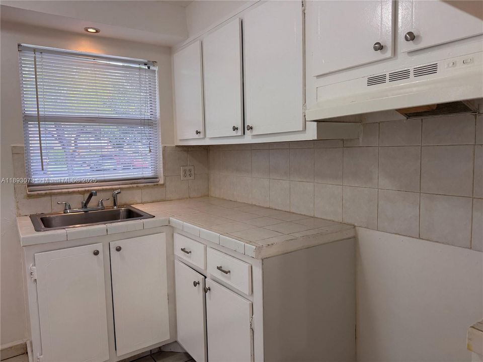 На продажу: $69,999 (1 спален, 1 ванн, 675 Квадратных фут)