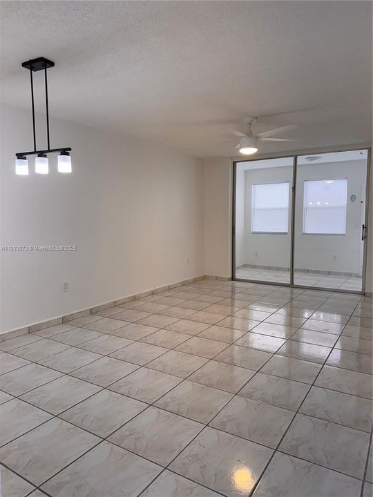 На продажу: $69,999 (1 спален, 1 ванн, 675 Квадратных фут)