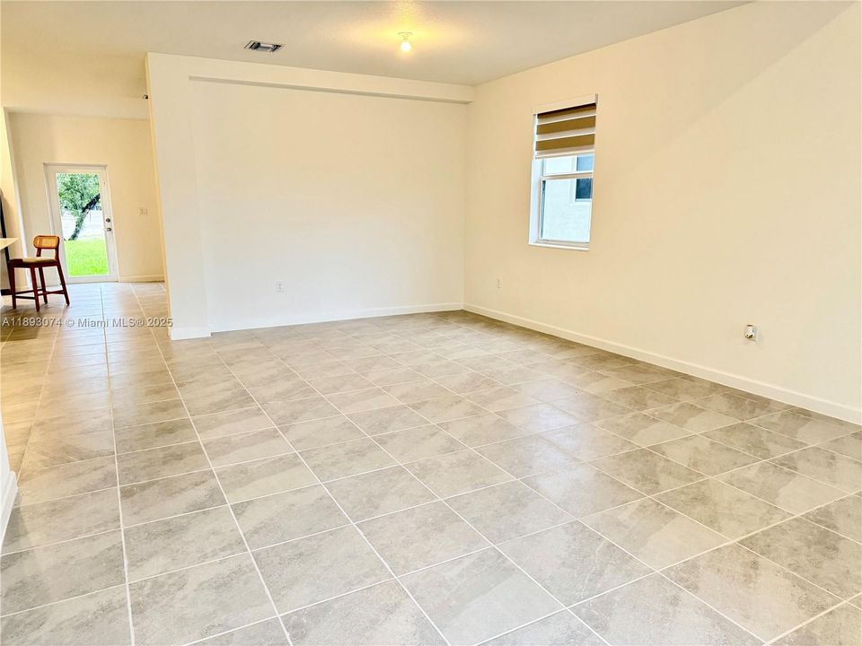 Active With Contract: $2,900 (3 beds, 2 baths, 0 Square Feet)