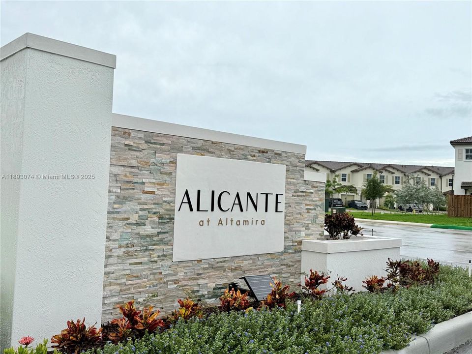 Active With Contract: $2,900 (3 beds, 2 baths, 0 Square Feet)