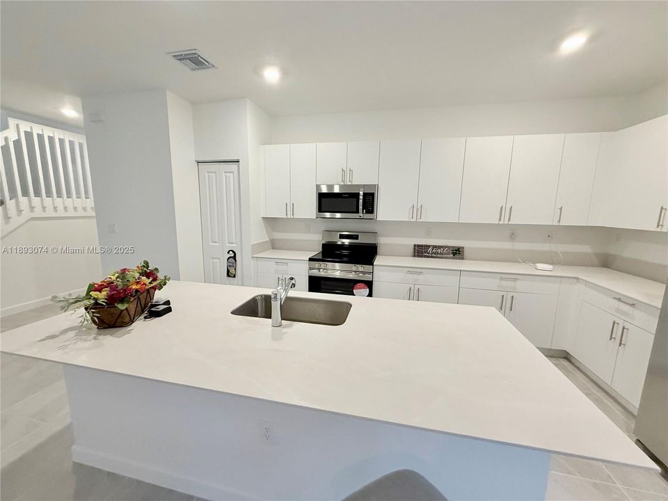 Active With Contract: $2,900 (3 beds, 2 baths, 0 Square Feet)