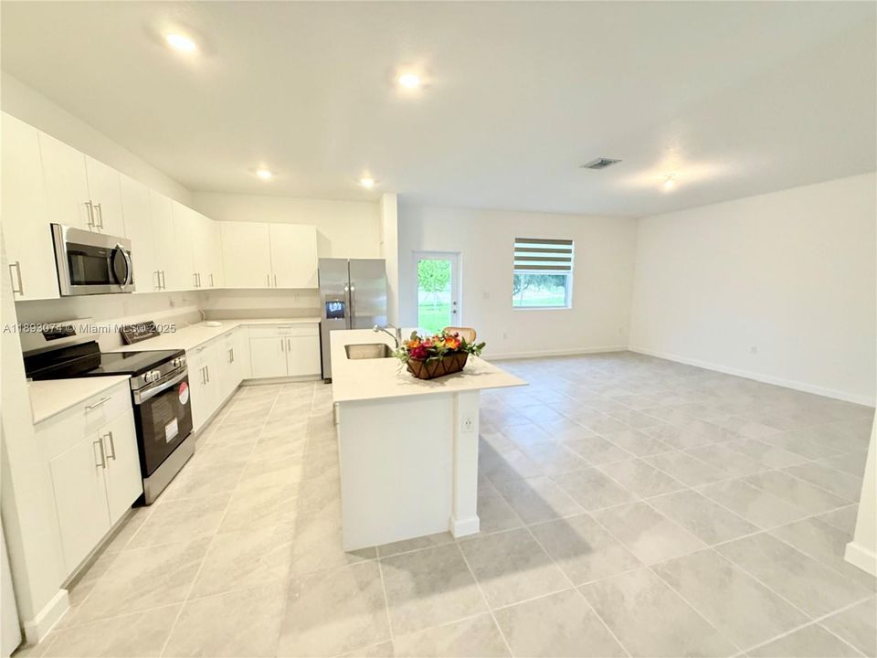 Active With Contract: $2,900 (3 beds, 2 baths, 0 Square Feet)