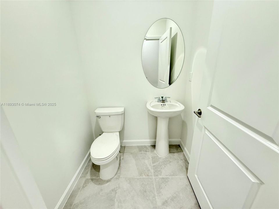 Active With Contract: $2,900 (3 beds, 2 baths, 0 Square Feet)