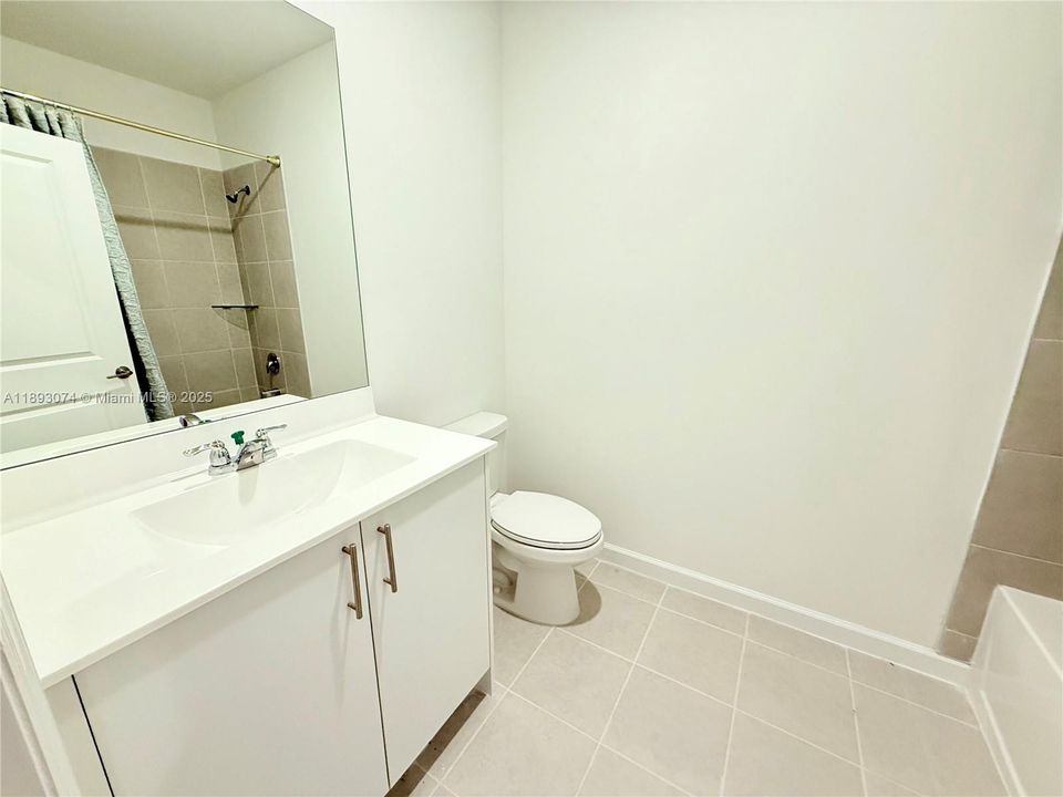 Active With Contract: $2,900 (3 beds, 2 baths, 0 Square Feet)