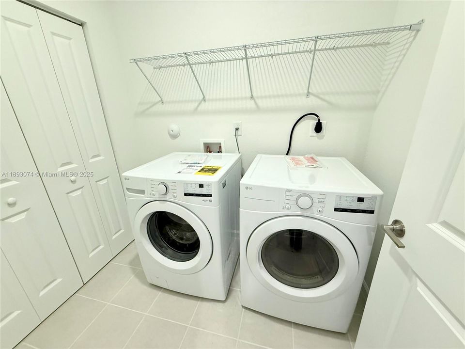 Active With Contract: $2,900 (3 beds, 2 baths, 0 Square Feet)