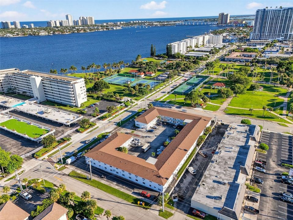 For Sale: $199,000 (2 beds, 1 baths, 775 Square Feet)