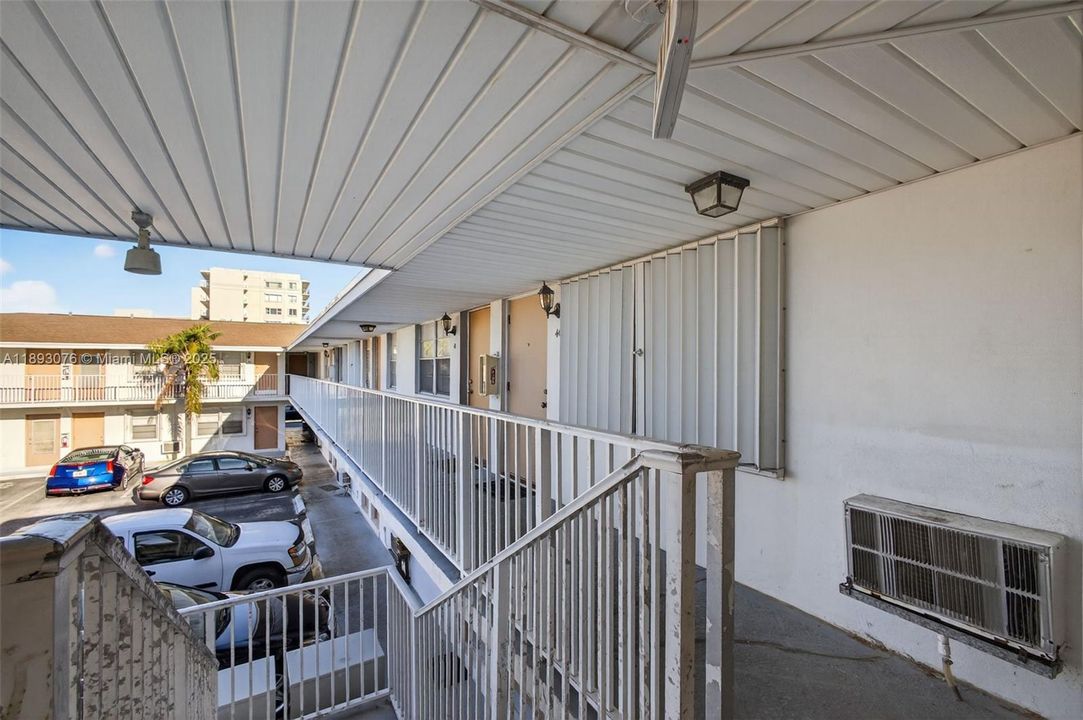 For Sale: $199,000 (2 beds, 1 baths, 775 Square Feet)