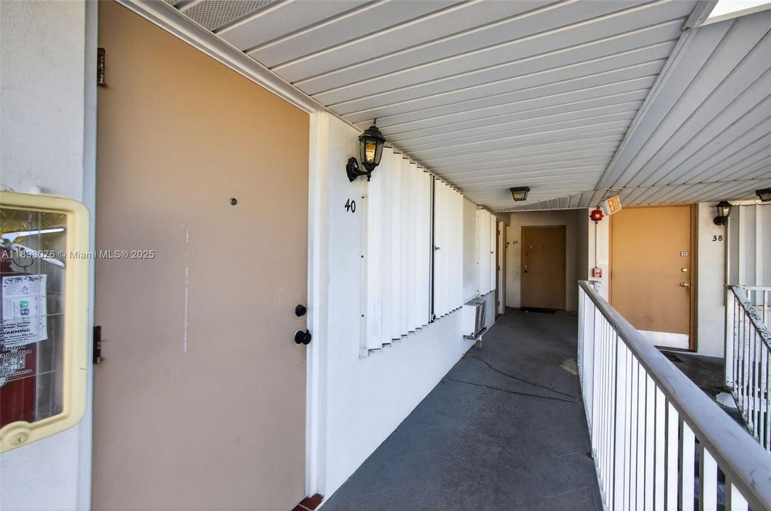 For Sale: $199,000 (2 beds, 1 baths, 775 Square Feet)