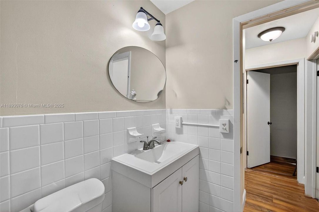 For Sale: $199,000 (2 beds, 1 baths, 775 Square Feet)