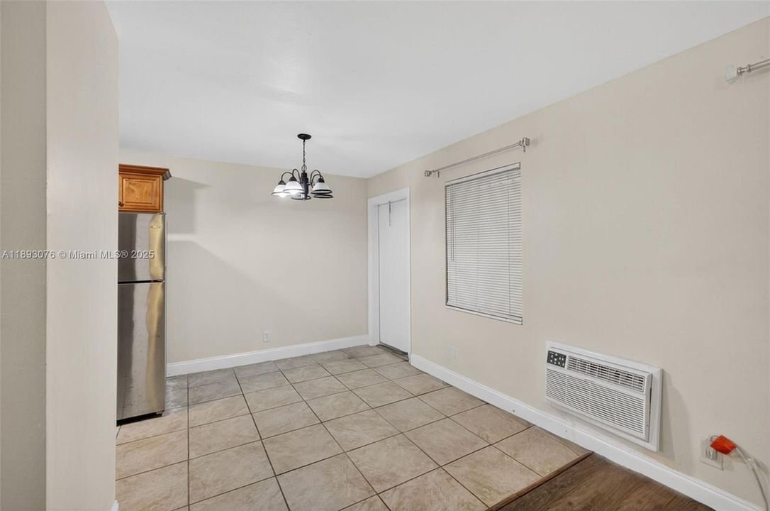 For Sale: $199,000 (2 beds, 1 baths, 775 Square Feet)