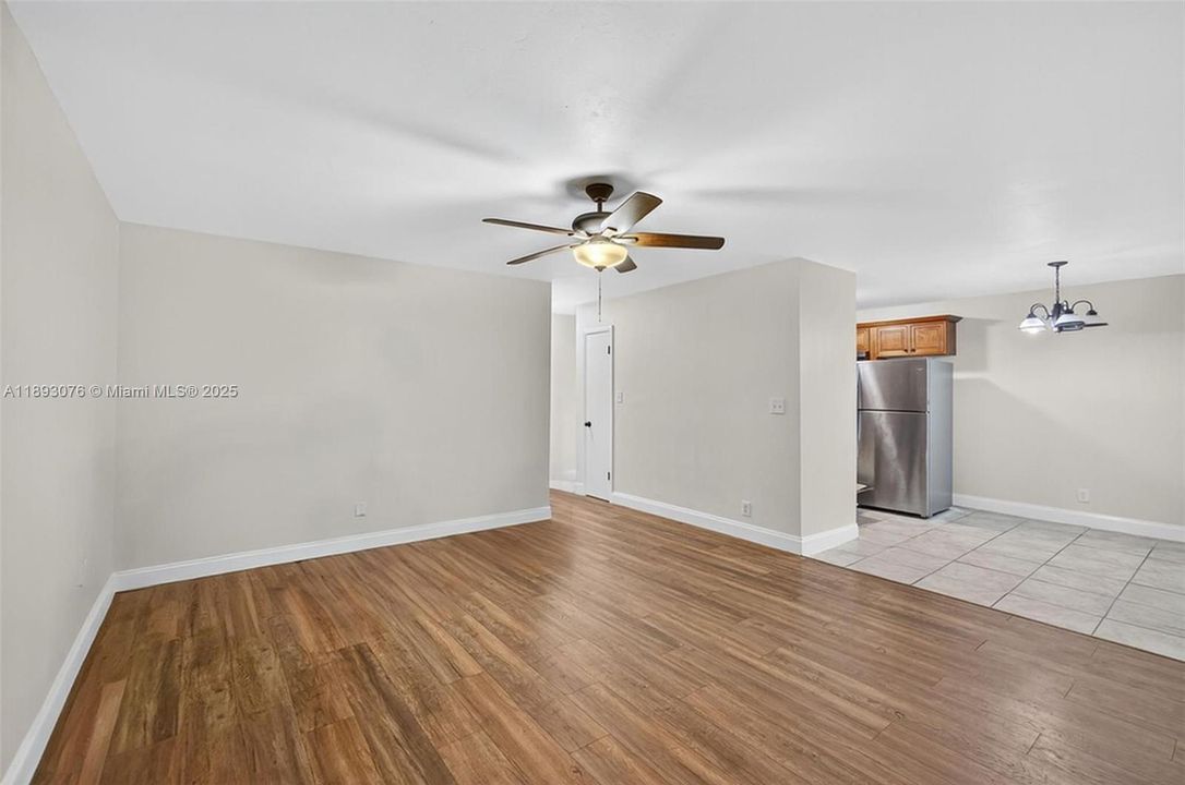 For Sale: $199,000 (2 beds, 1 baths, 775 Square Feet)