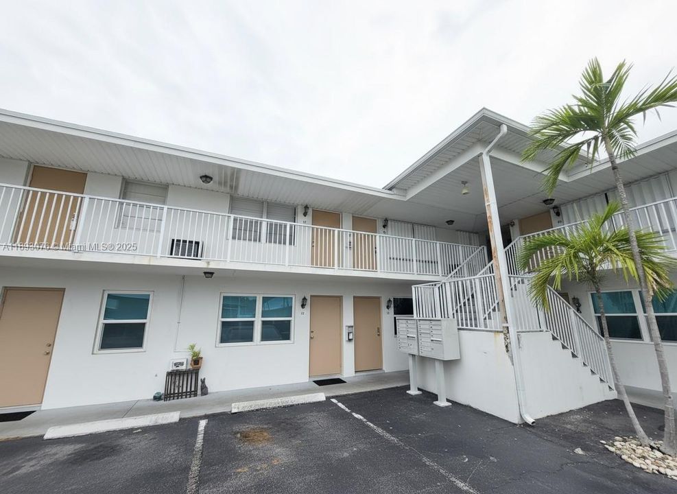 For Sale: $199,000 (2 beds, 1 baths, 775 Square Feet)