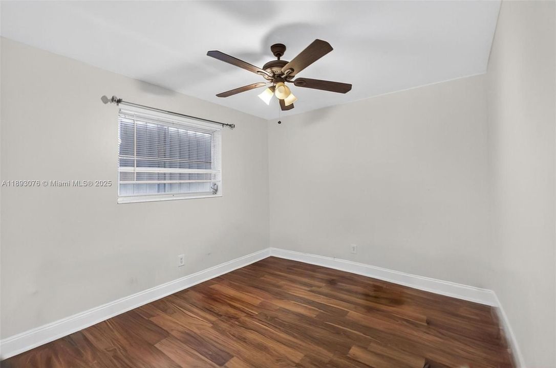 For Sale: $199,000 (2 beds, 1 baths, 775 Square Feet)