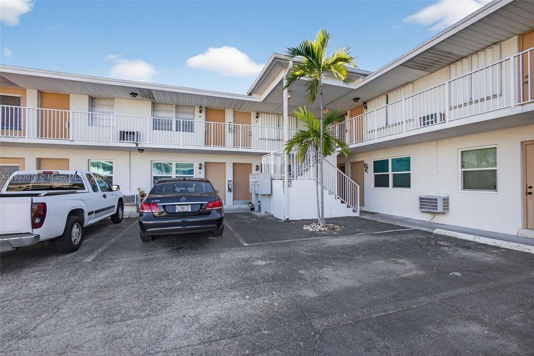 For Sale: $199,000 (2 beds, 1 baths, 775 Square Feet)