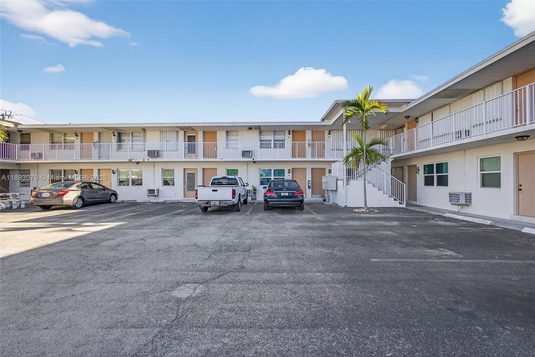 For Sale: $199,000 (2 beds, 1 baths, 775 Square Feet)