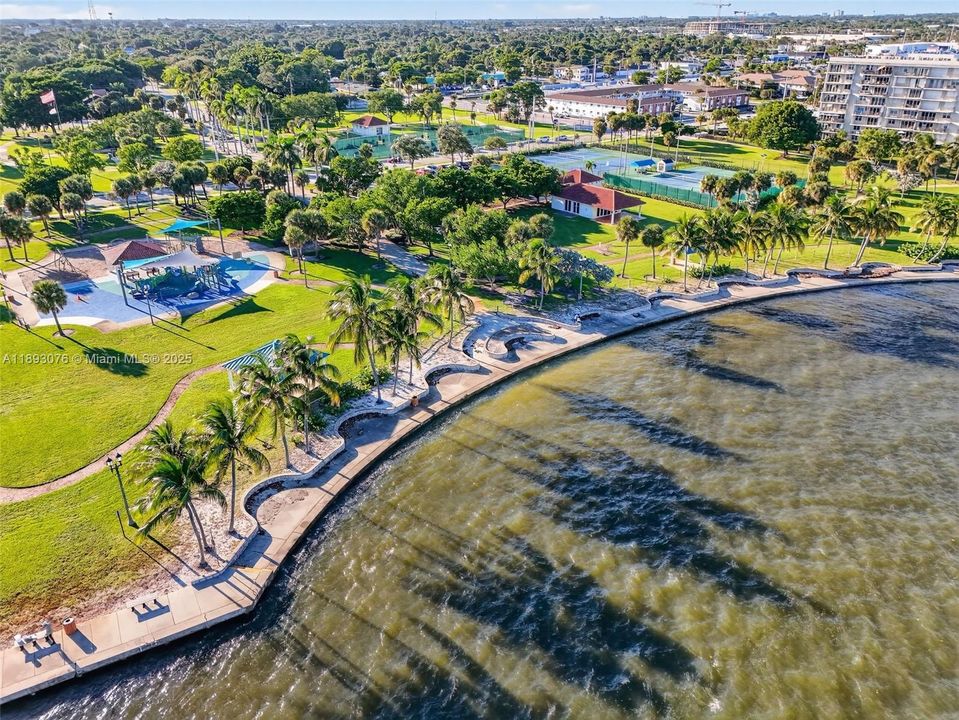 For Sale: $199,000 (2 beds, 1 baths, 775 Square Feet)