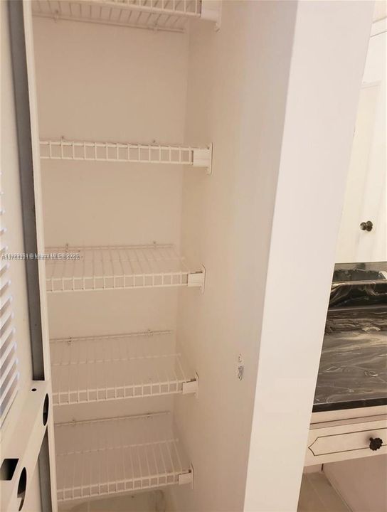 На продажу: $119,900 (1 спален, 1 ванн, 660 Квадратных фут)