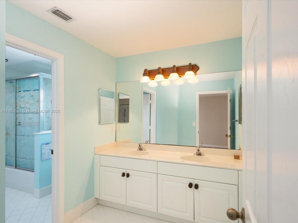 For Sale: $825,000 (4 beds, 3 baths, 3140 Square Feet)