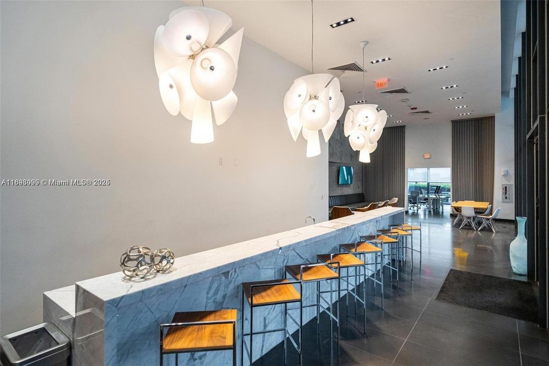 For Sale: $375,000 (0 beds, 1 baths, 588 Square Feet)