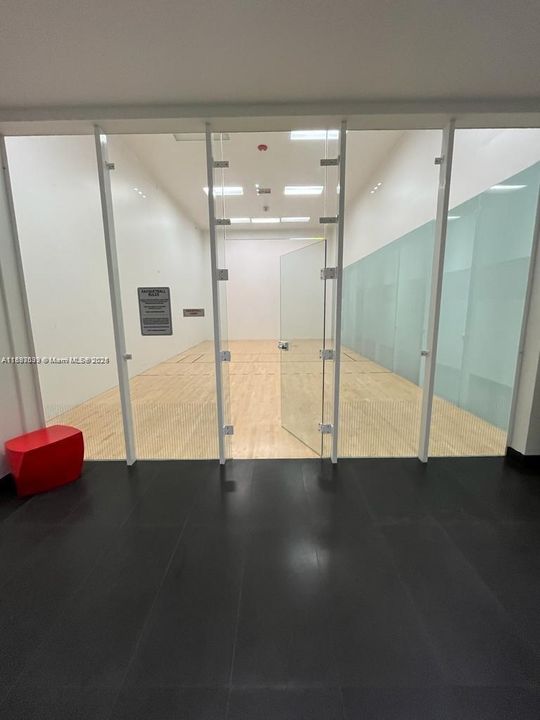 For Sale: $375,000 (0 beds, 1 baths, 588 Square Feet)