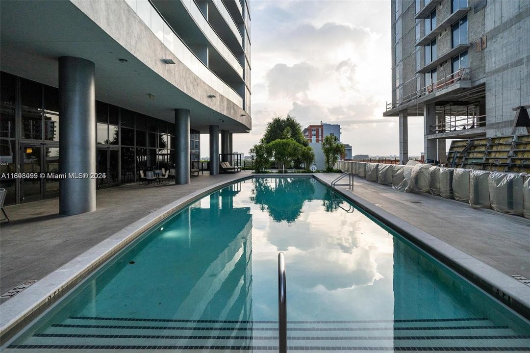 For Sale: $375,000 (0 beds, 1 baths, 588 Square Feet)