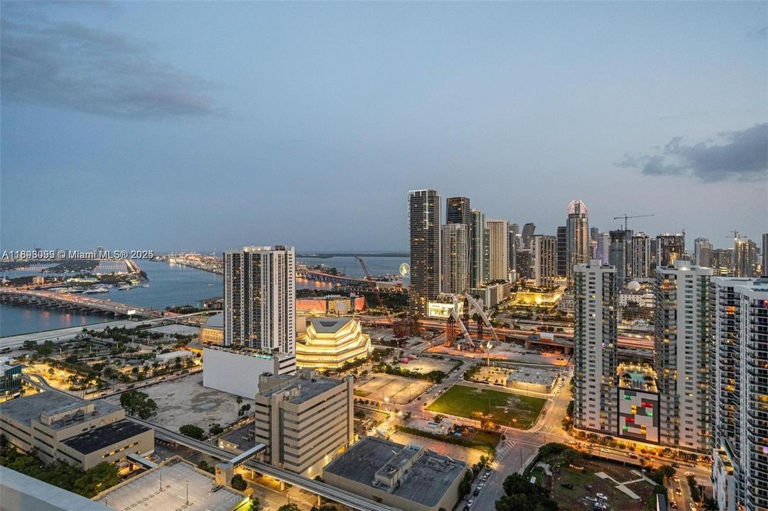 For Sale: $375,000 (0 beds, 1 baths, 588 Square Feet)