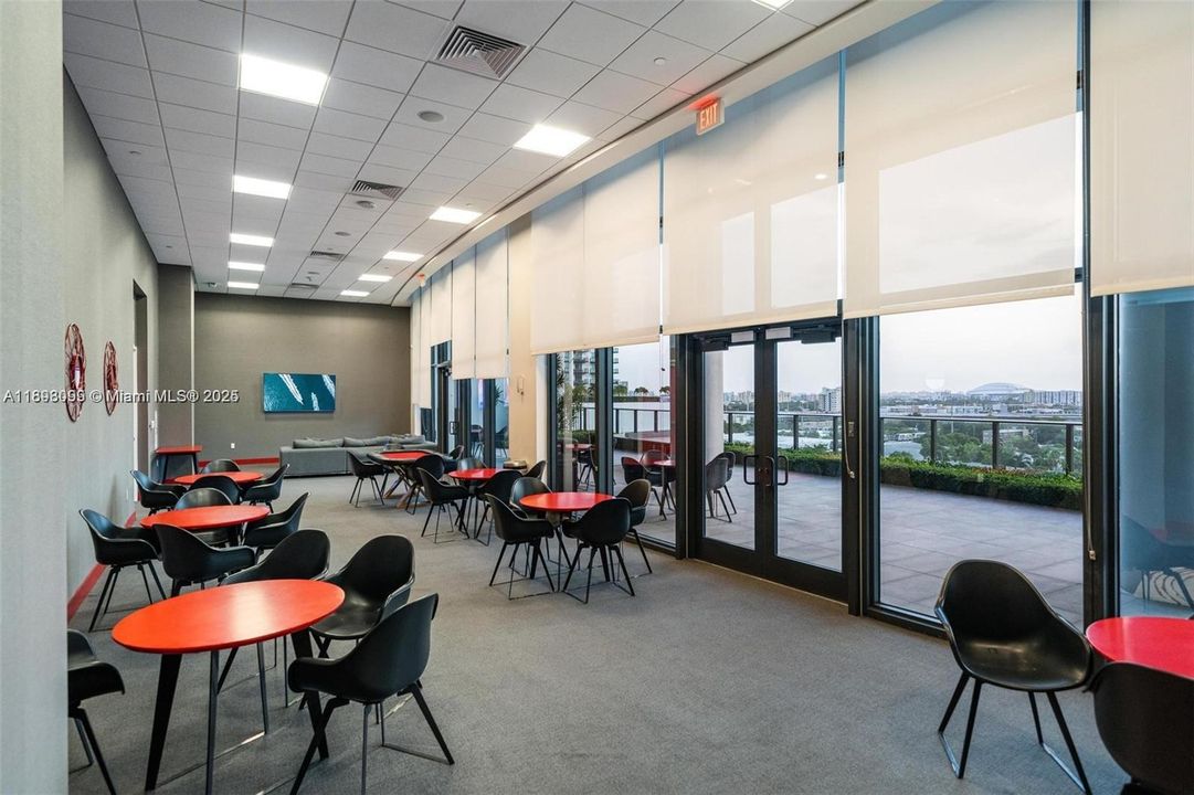 For Sale: $375,000 (0 beds, 1 baths, 588 Square Feet)