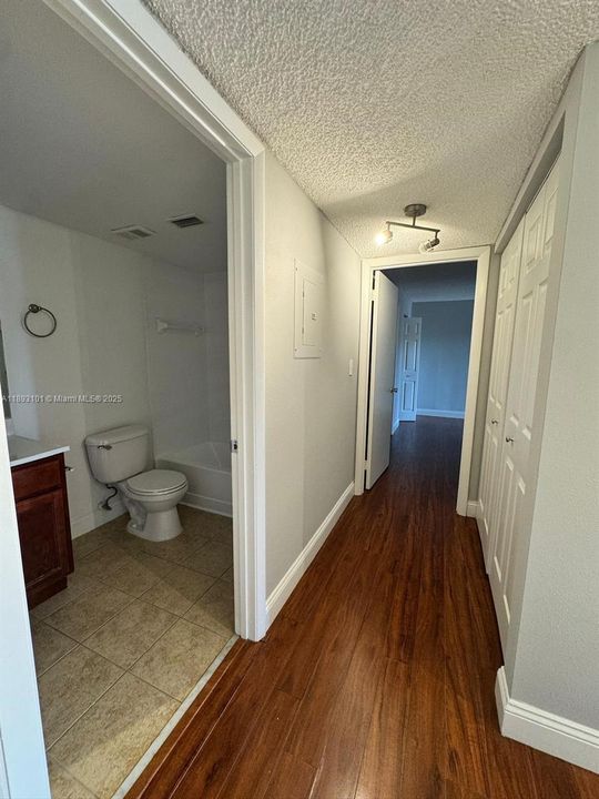 For Sale: $197,000 (2 beds, 2 baths, 958 Square Feet)