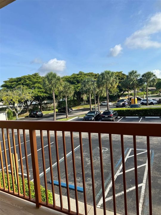 For Sale: $197,000 (2 beds, 2 baths, 958 Square Feet)