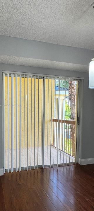 For Sale: $197,000 (2 beds, 2 baths, 958 Square Feet)