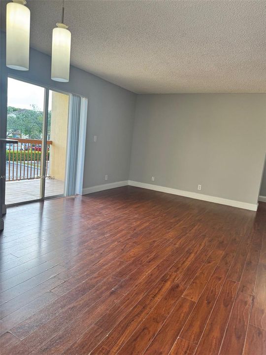 For Sale: $197,000 (2 beds, 2 baths, 958 Square Feet)