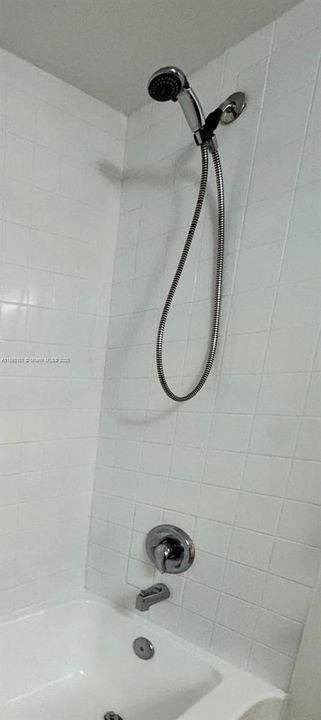 For Sale: $197,000 (2 beds, 2 baths, 958 Square Feet)