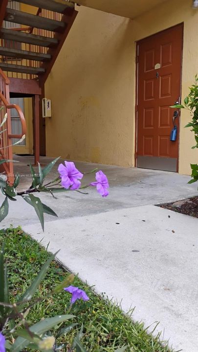 For Sale: $197,000 (2 beds, 2 baths, 958 Square Feet)