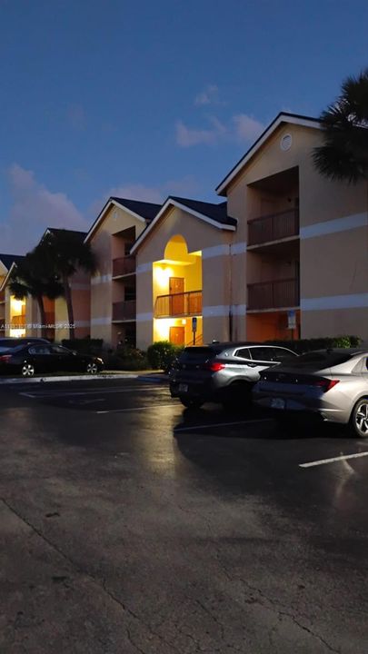 For Sale: $197,000 (2 beds, 2 baths, 958 Square Feet)