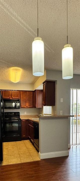 For Sale: $197,000 (2 beds, 2 baths, 958 Square Feet)