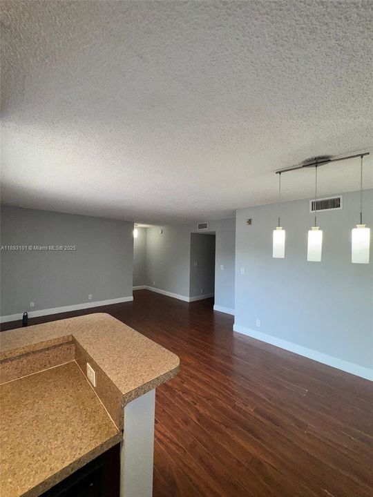 For Sale: $197,000 (2 beds, 2 baths, 958 Square Feet)