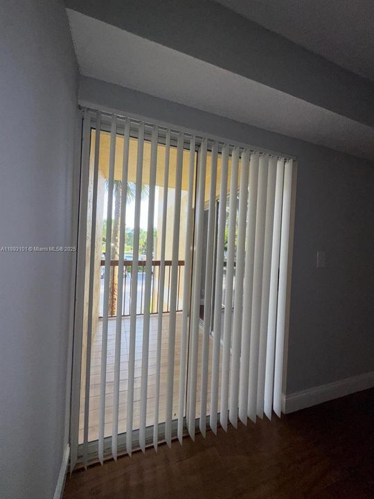 For Sale: $197,000 (2 beds, 2 baths, 958 Square Feet)