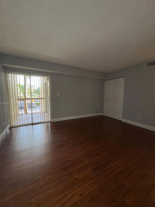 For Sale: $197,000 (2 beds, 2 baths, 958 Square Feet)