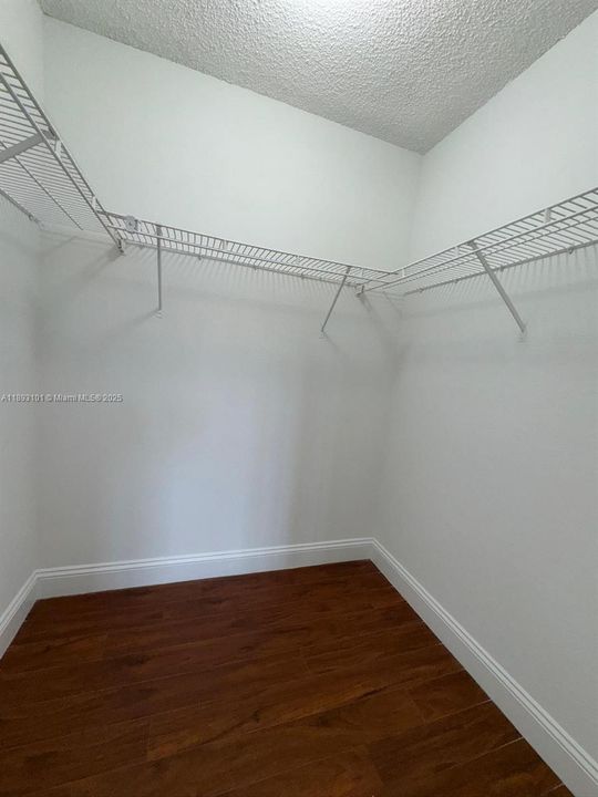 For Sale: $197,000 (2 beds, 2 baths, 958 Square Feet)