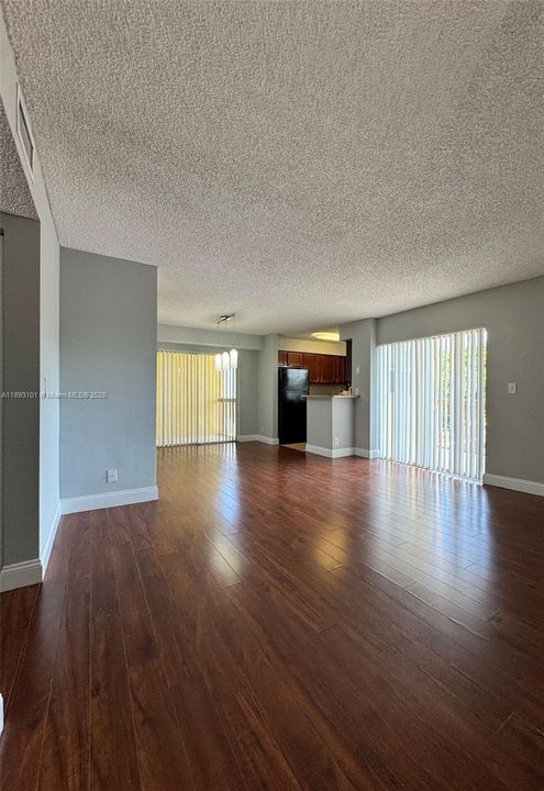 For Sale: $197,000 (2 beds, 2 baths, 958 Square Feet)