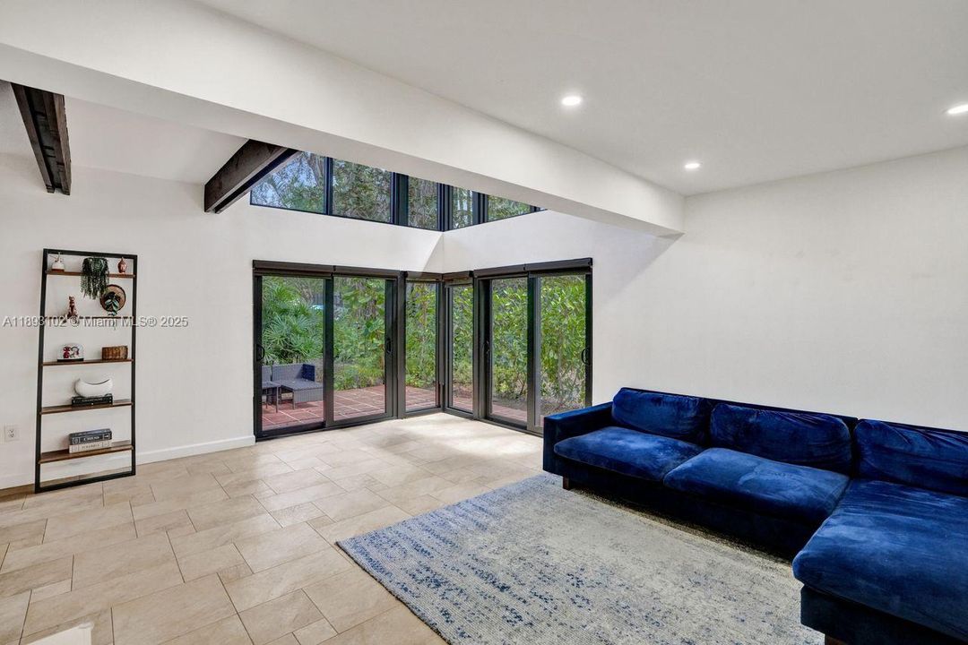 Active With Contract: $875,000 (3 beds, 3 baths, 2019 Square Feet)