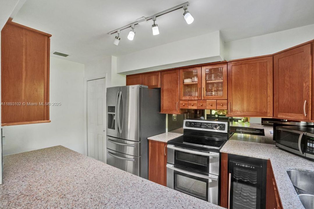 Active With Contract: $875,000 (3 beds, 3 baths, 2019 Square Feet)