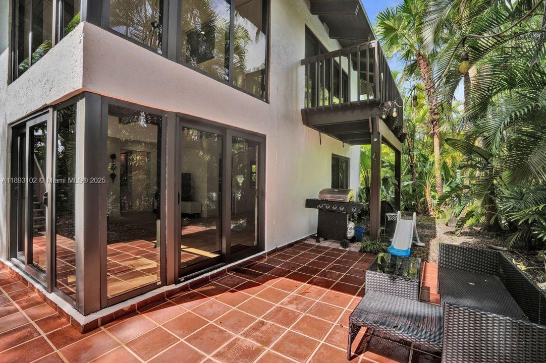 Active With Contract: $875,000 (3 beds, 3 baths, 2019 Square Feet)