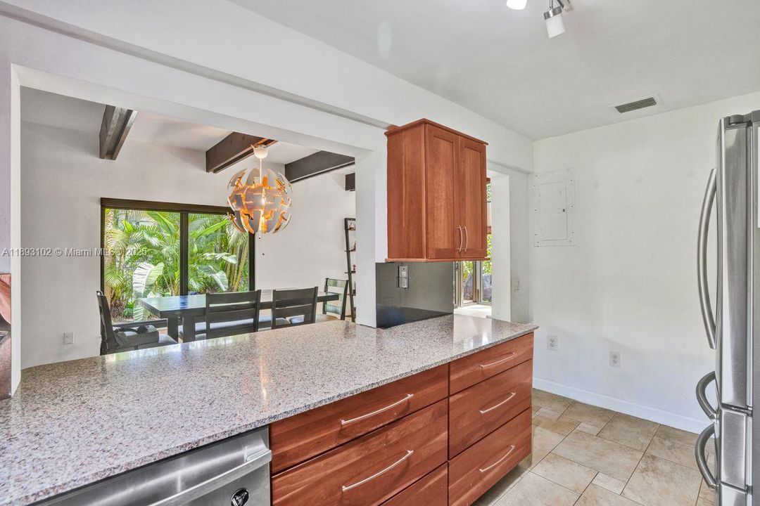 Active With Contract: $875,000 (3 beds, 3 baths, 2019 Square Feet)