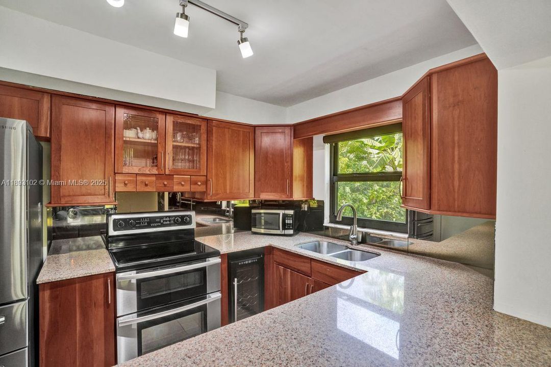 Active With Contract: $875,000 (3 beds, 3 baths, 2019 Square Feet)