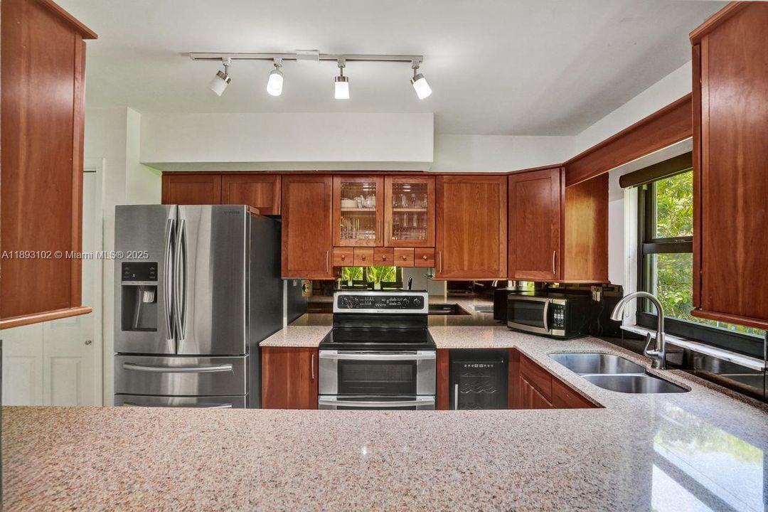 Active With Contract: $875,000 (3 beds, 3 baths, 2019 Square Feet)